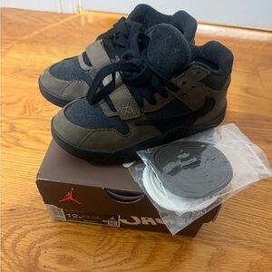 Jordan Kids Sneakers in Black and Brown